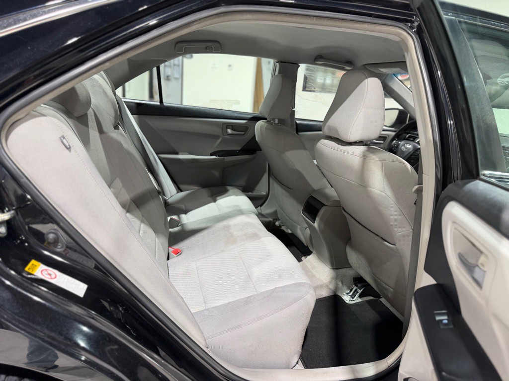2017 Toyota Camry Image 13