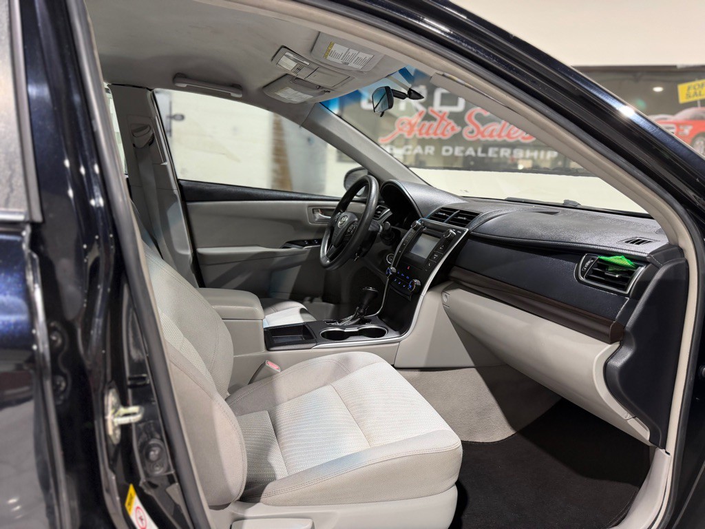 2017 Toyota Camry Image 14
