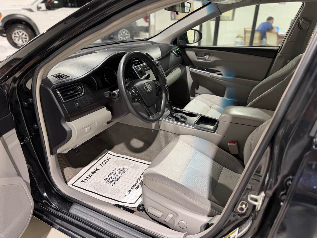 2017 Toyota Camry Image 15