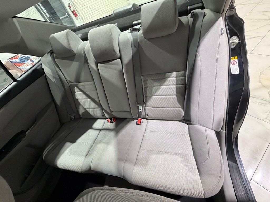 2017 Toyota Camry Image 16