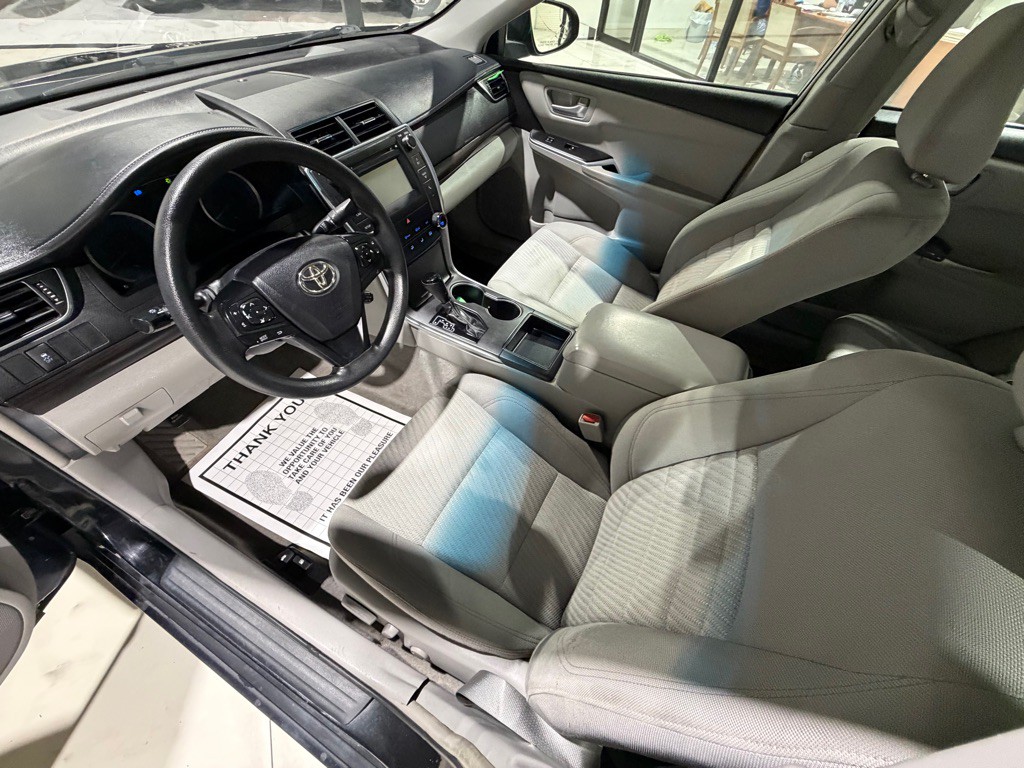 2017 Toyota Camry Image 18