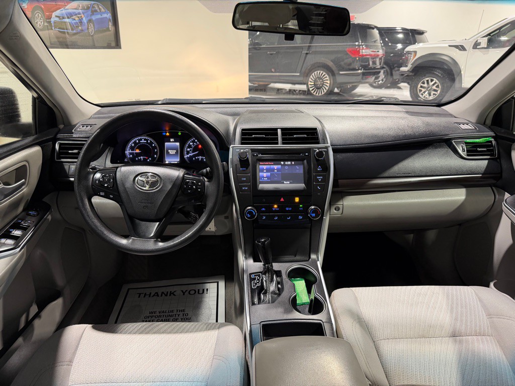 2017 Toyota Camry Image 20