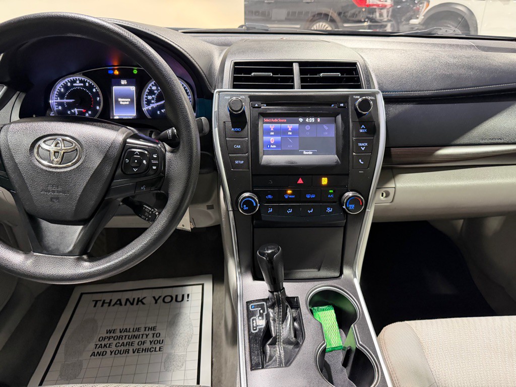 2017 Toyota Camry Image 21