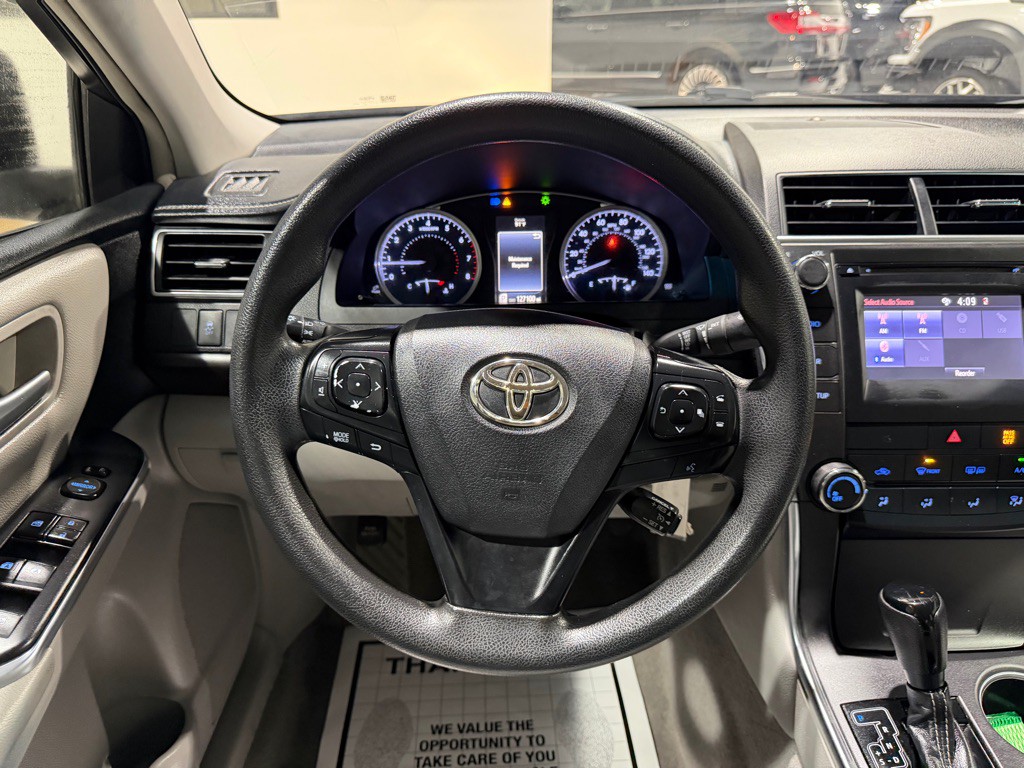 2017 Toyota Camry Image 22