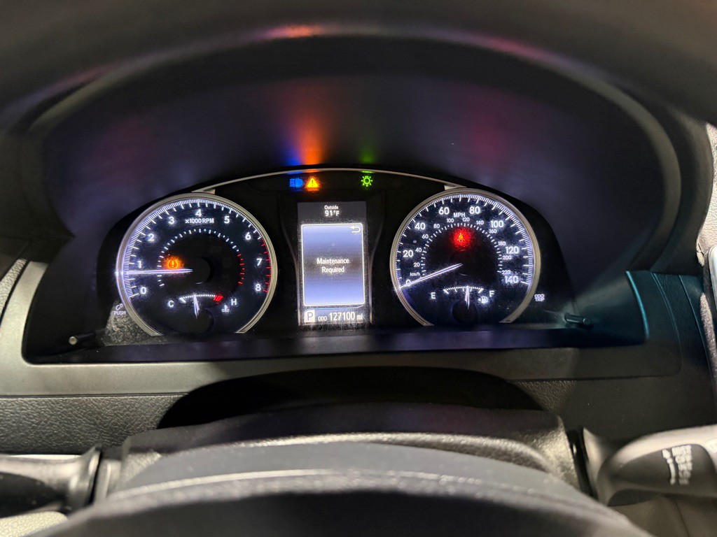 2017 Toyota Camry Image 23