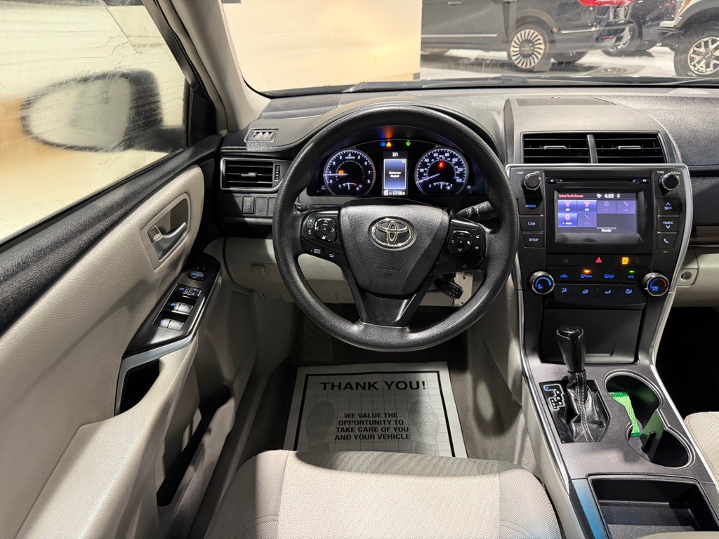 2017 Toyota Camry Image 24