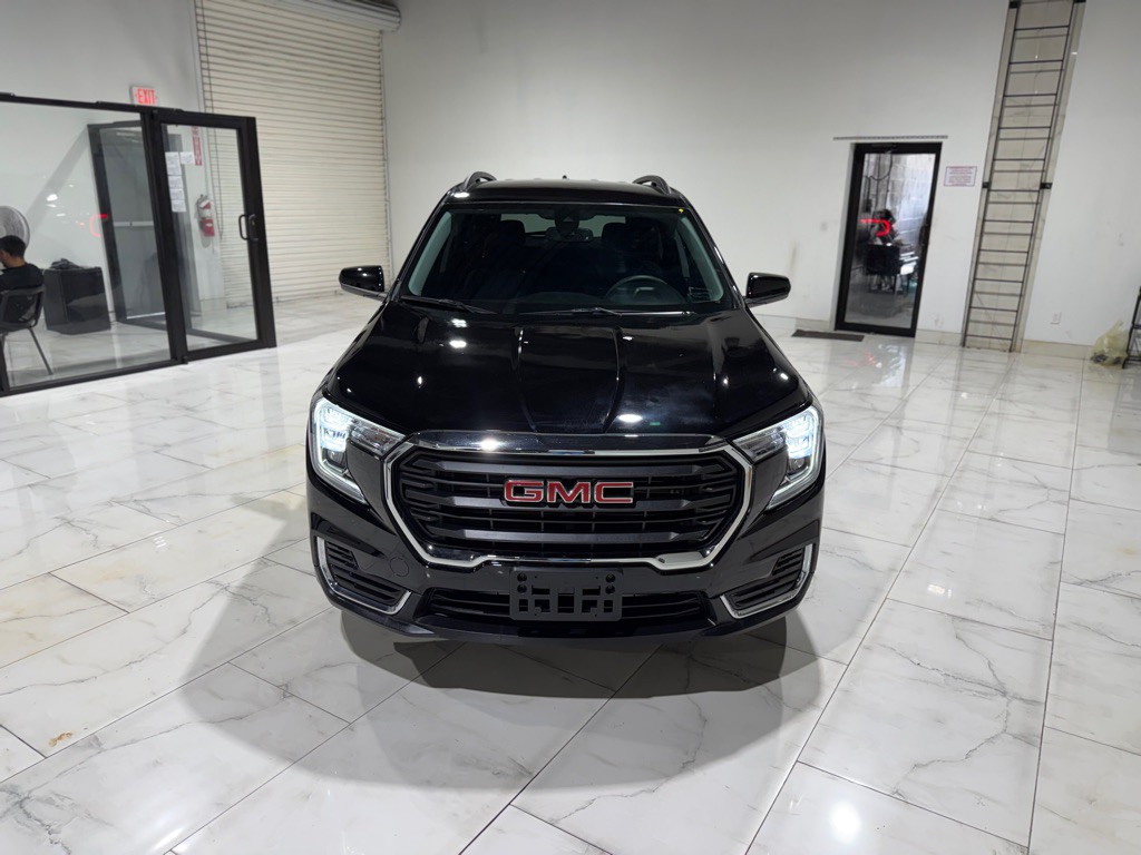 2024 GMC Terrain Image 2