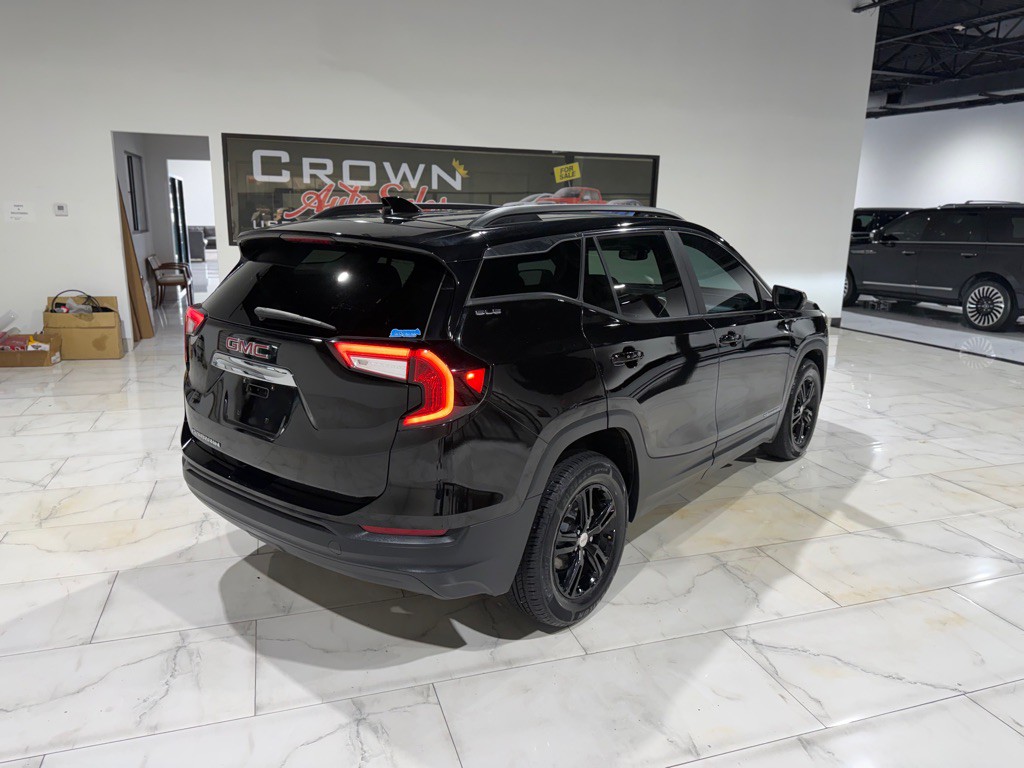 2024 GMC Terrain Image 8