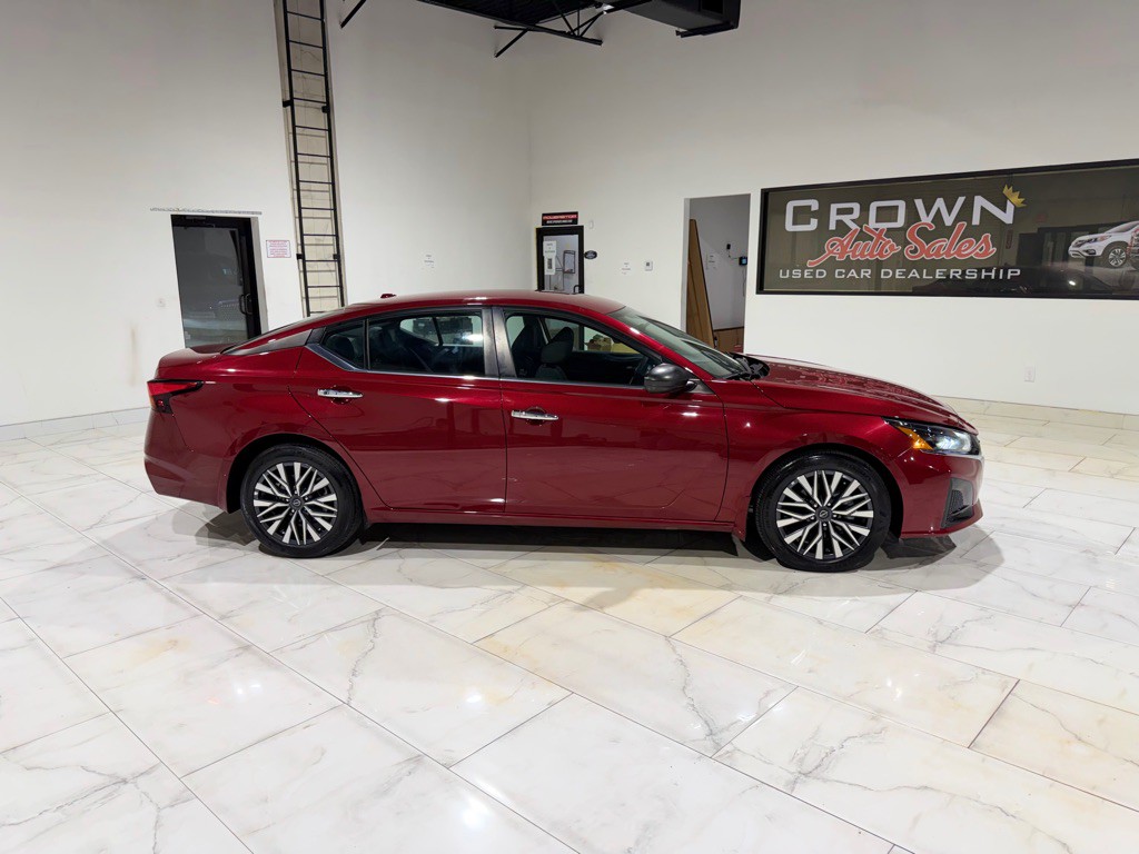 2025 Nissan Altima Image 8