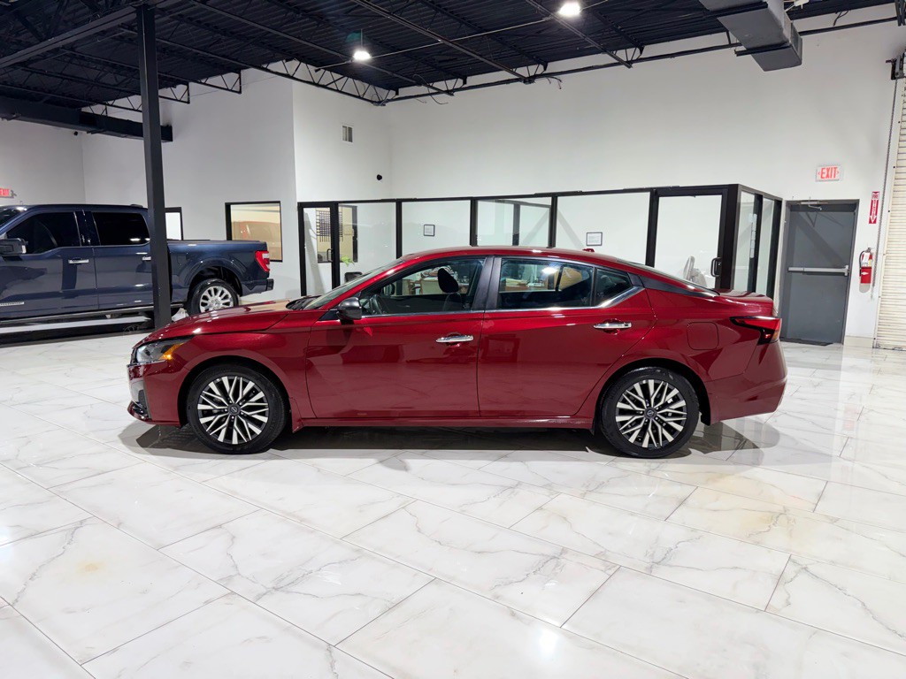 2025 Nissan Altima Image 9