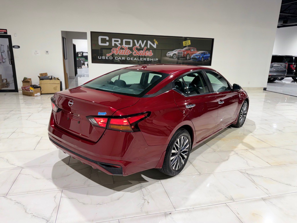 2025 Nissan Altima Image 10