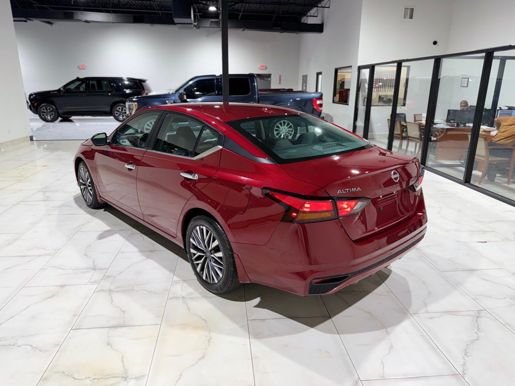 2025 Nissan Altima Image 12