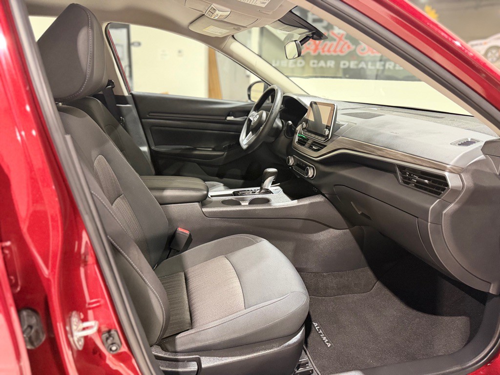 2025 Nissan Altima Image 16