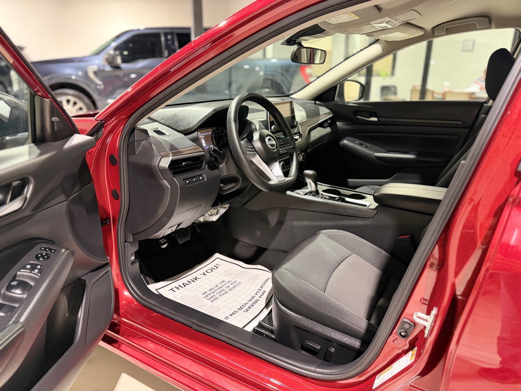 2025 Nissan Altima Image 17