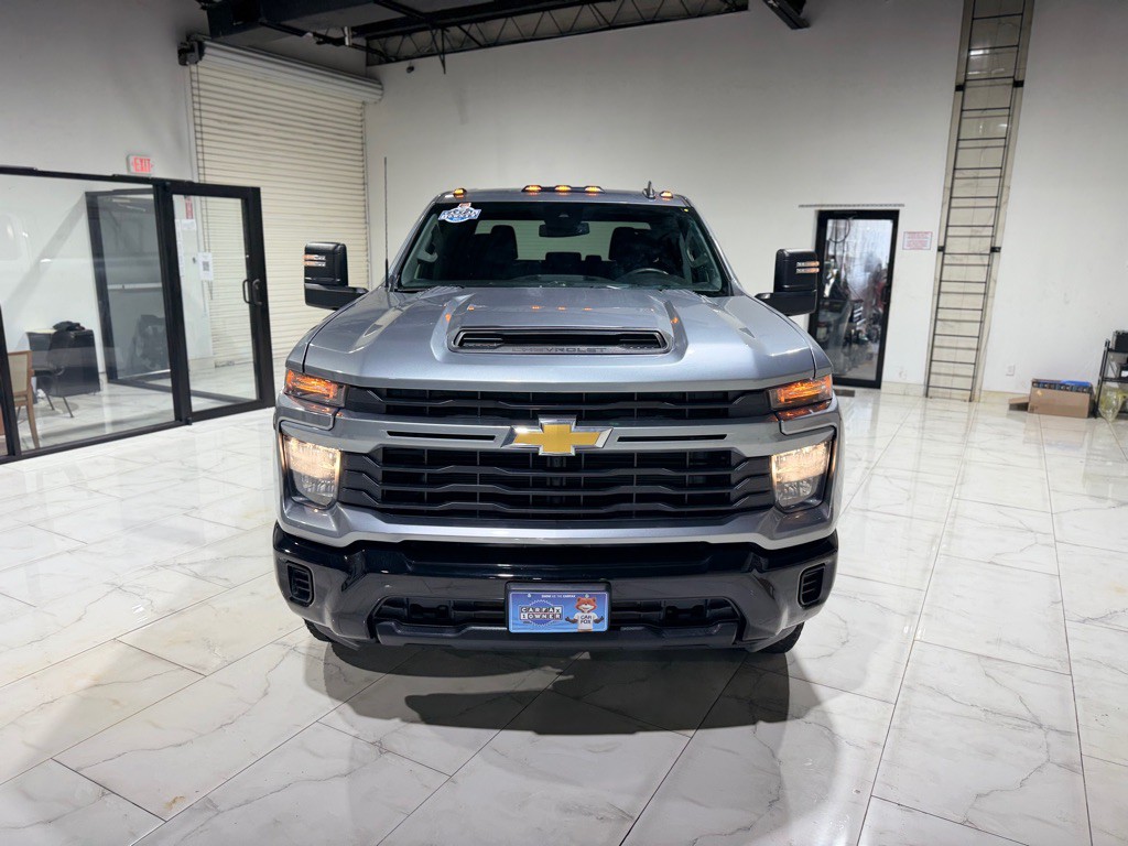 2024 Chevrolet Silverado 1500 Image 2