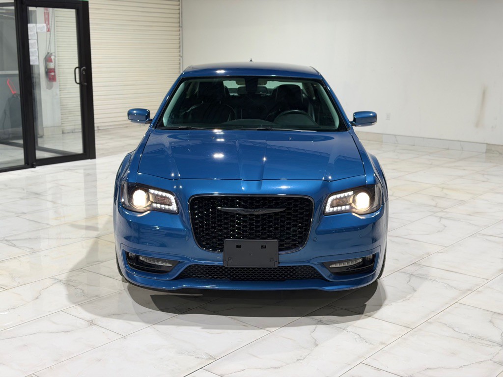 2021 Chrysler 300 Image 2