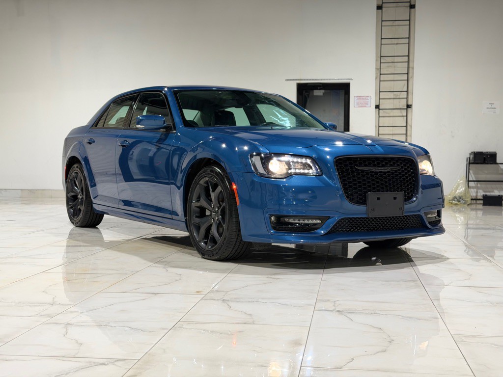 2021 Chrysler 300 Image 4