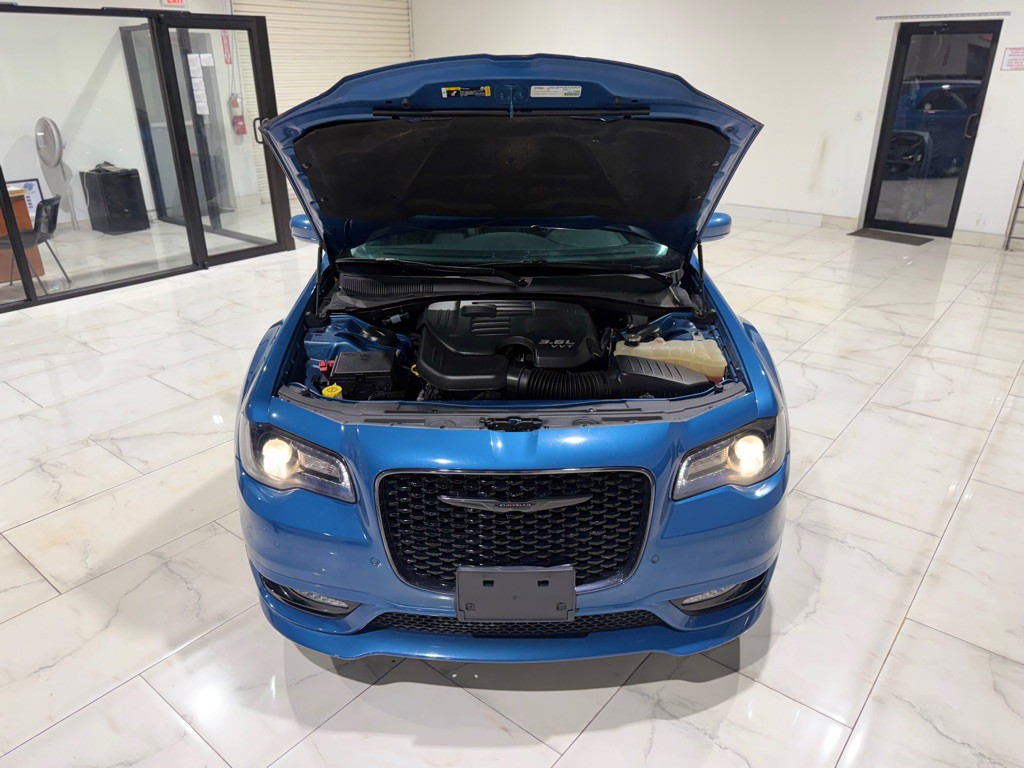 2021 Chrysler 300 Image 5