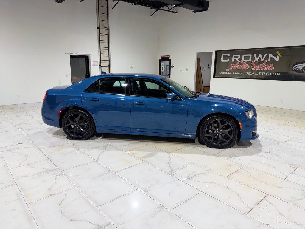 2021 Chrysler 300 Image 7