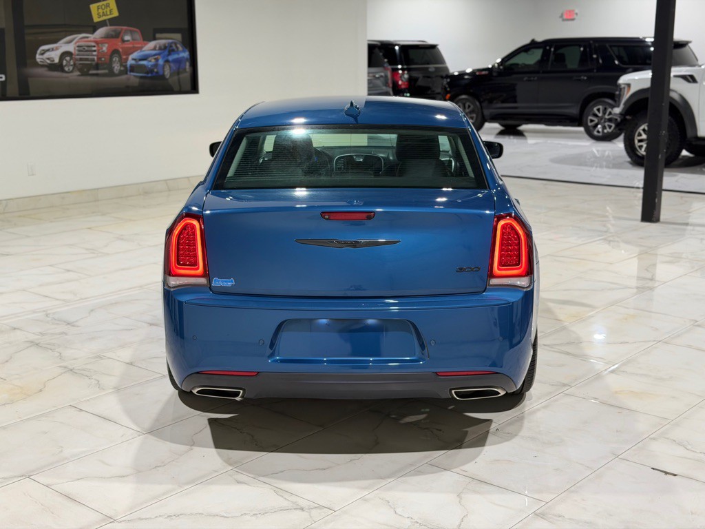 2021 Chrysler 300 Image 10