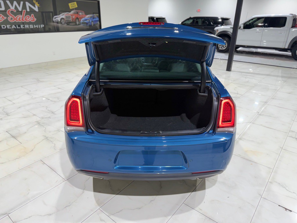 2021 Chrysler 300 Image 12