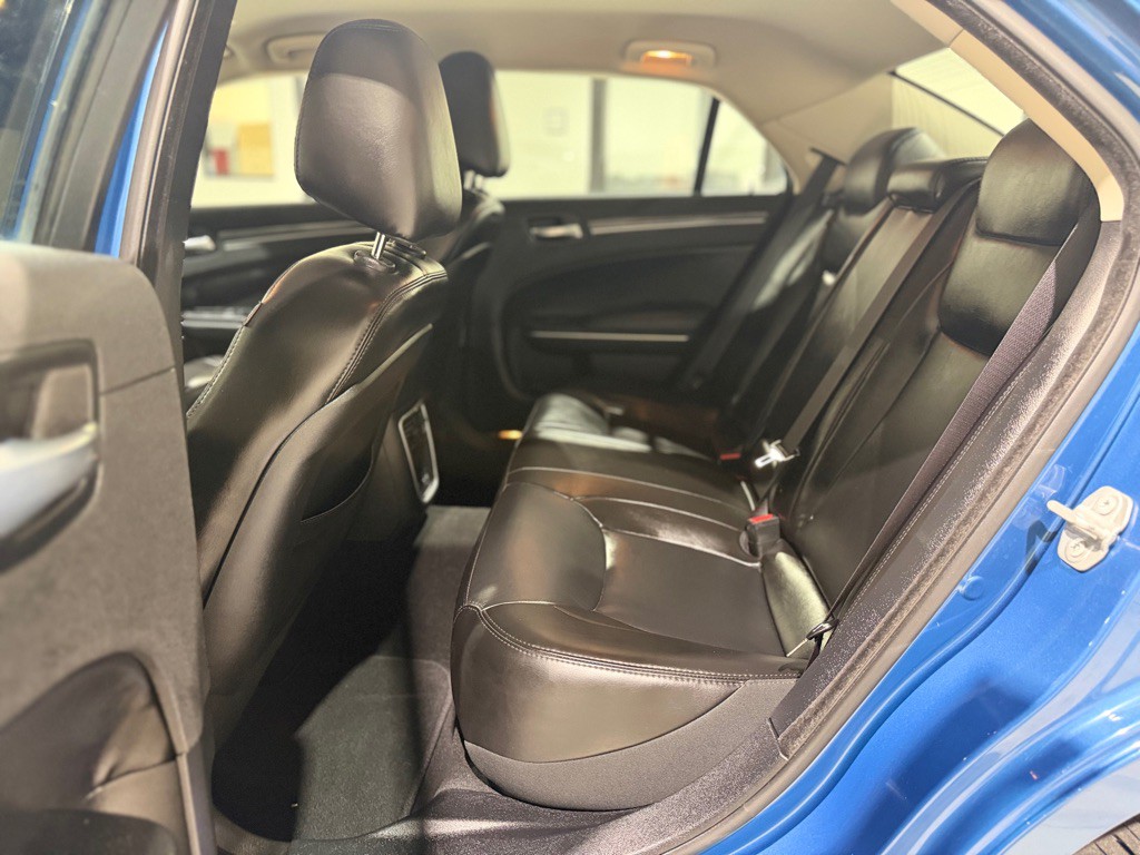 2021 Chrysler 300 Image 13
