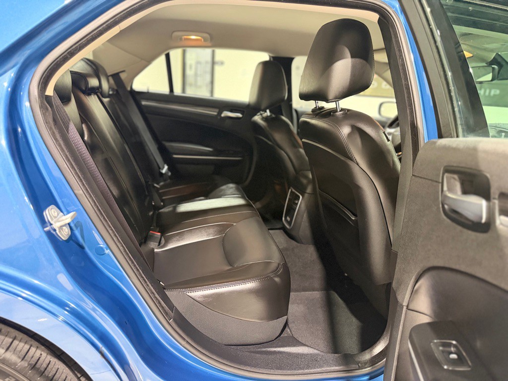 2021 Chrysler 300 Image 14
