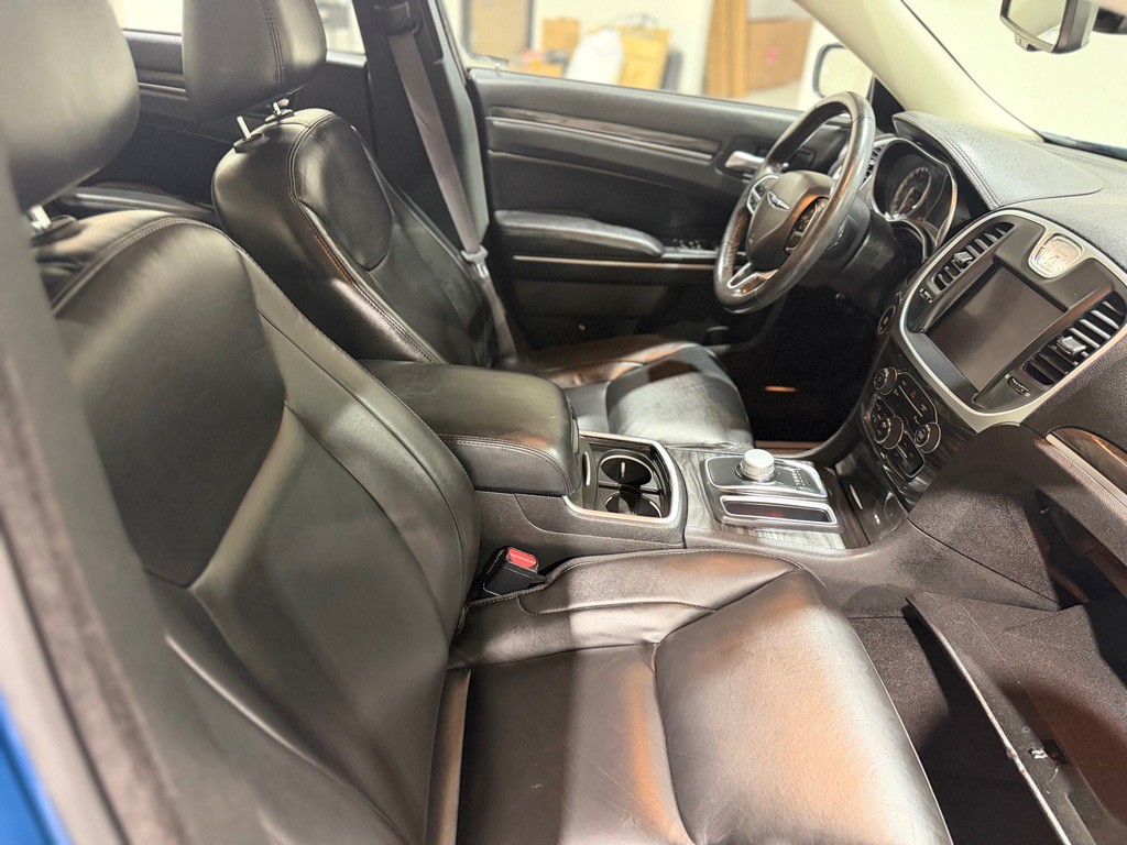 2021 Chrysler 300 Image 15