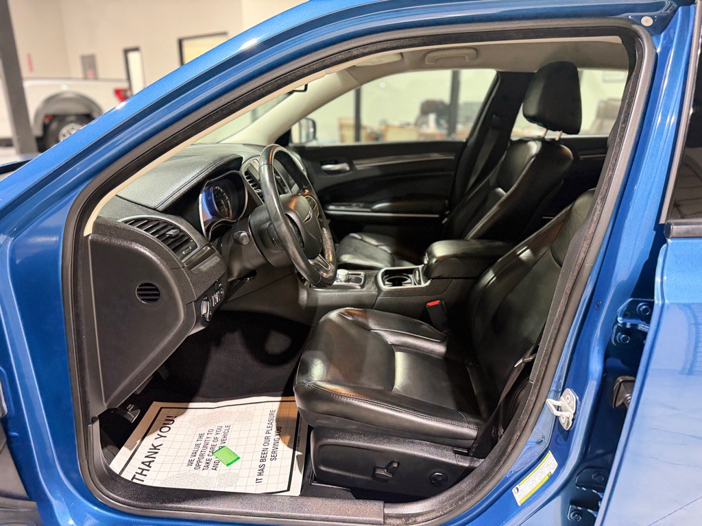 2021 Chrysler 300 Image 16