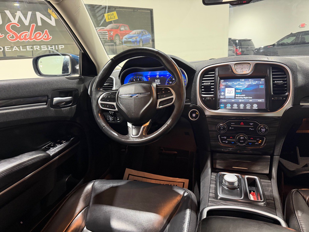 2021 Chrysler 300 Image 20