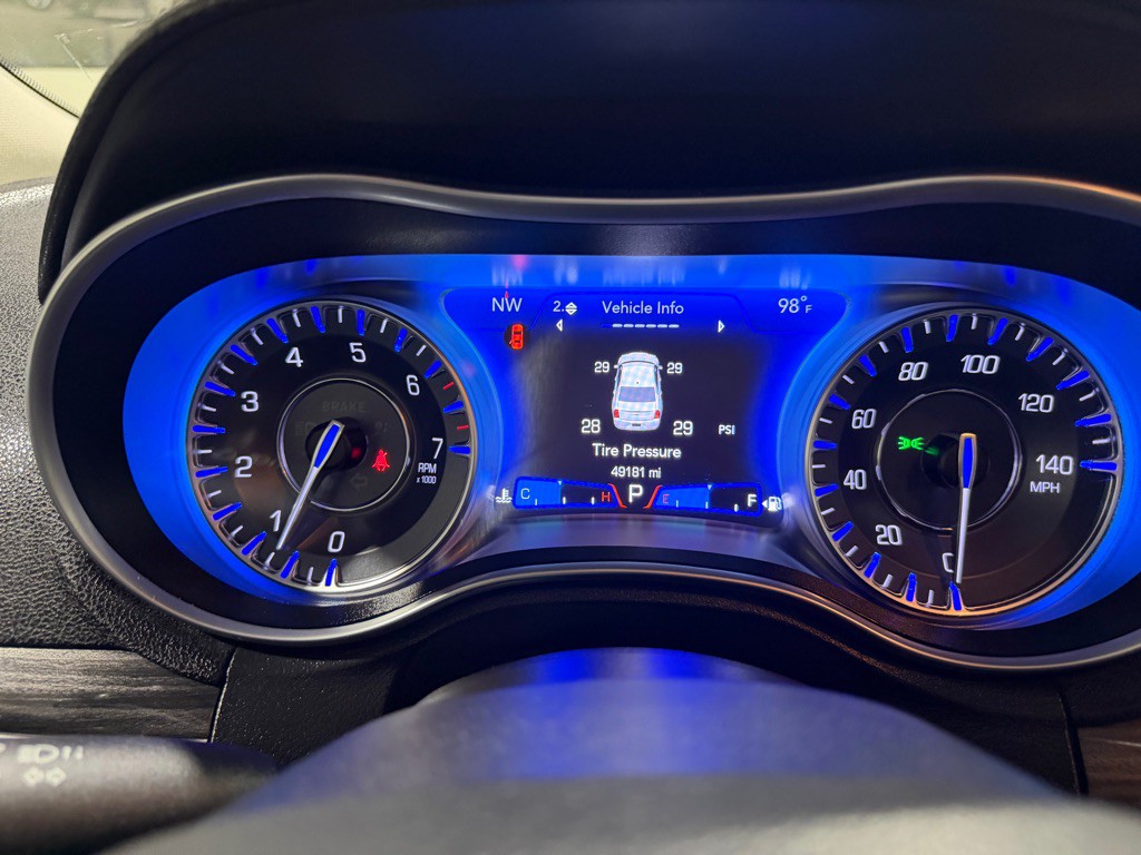 2021 Chrysler 300 Image 23