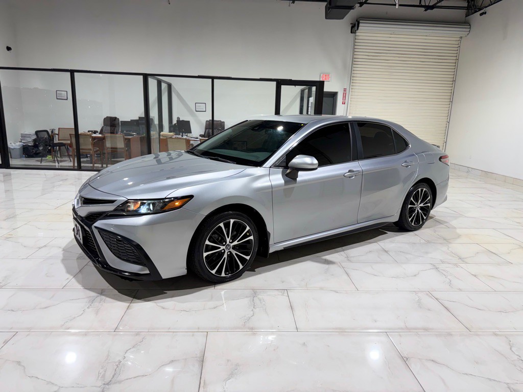 2021 Toyota Camry Image 1