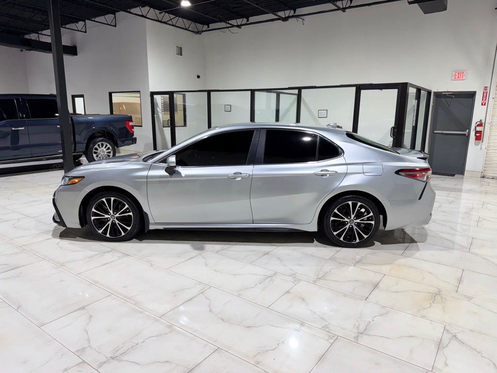 2021 Toyota Camry Image 9