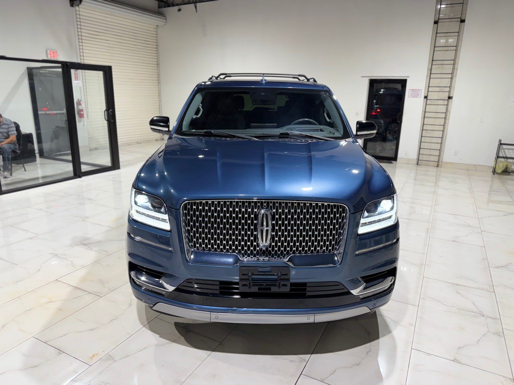 2020 Lincoln Navigator Image 2