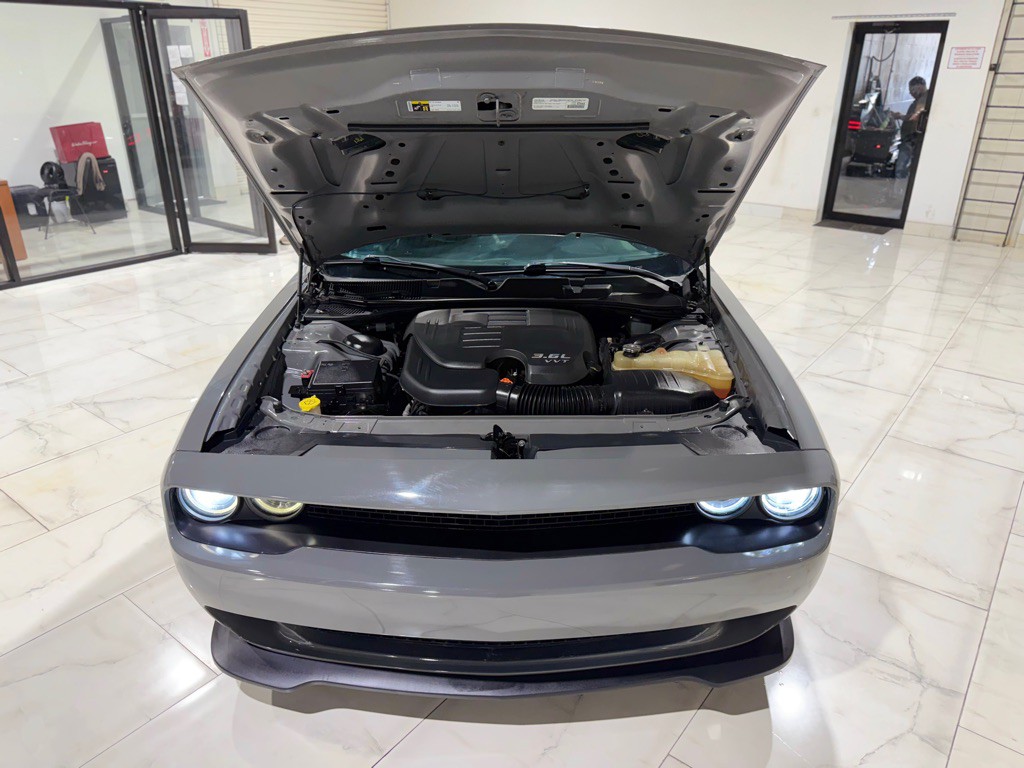 2017 Dodge Challenger Image 4