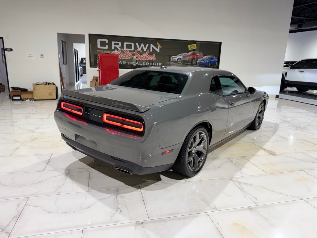 2017 Dodge Challenger Image 8