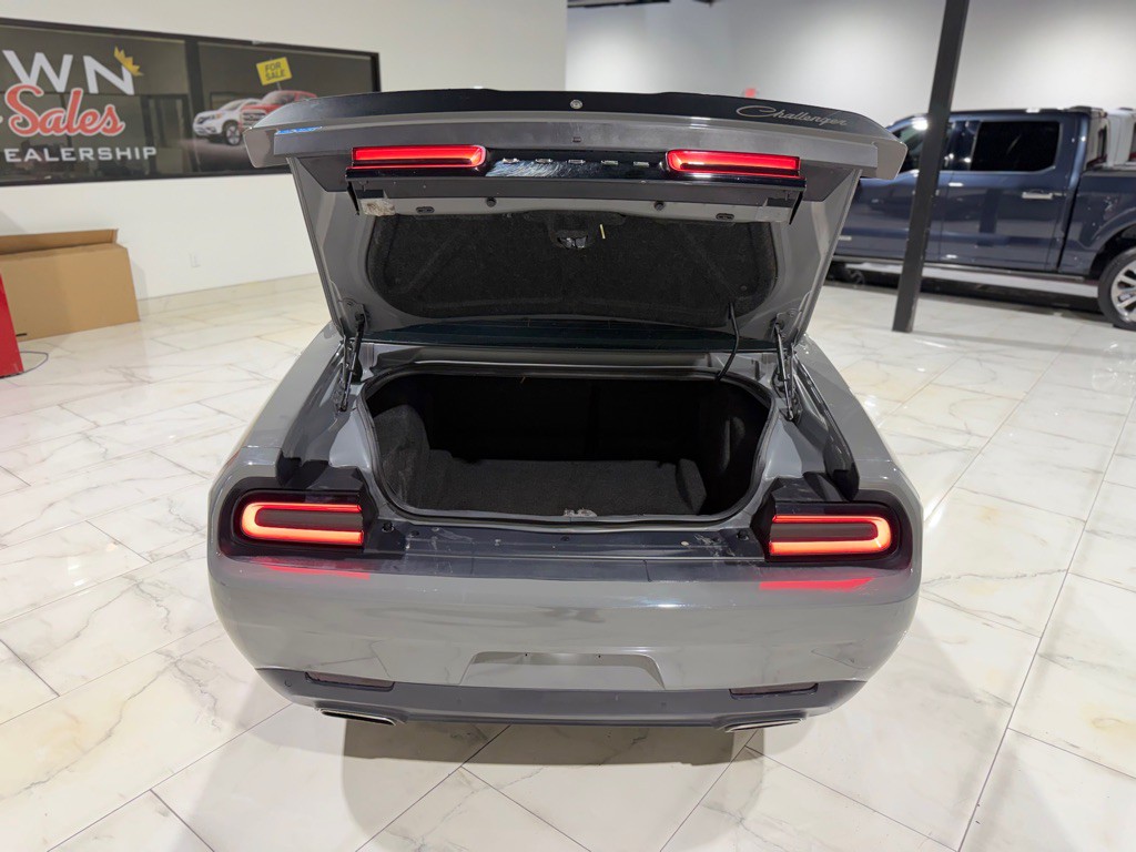 2017 Dodge Challenger Image 11