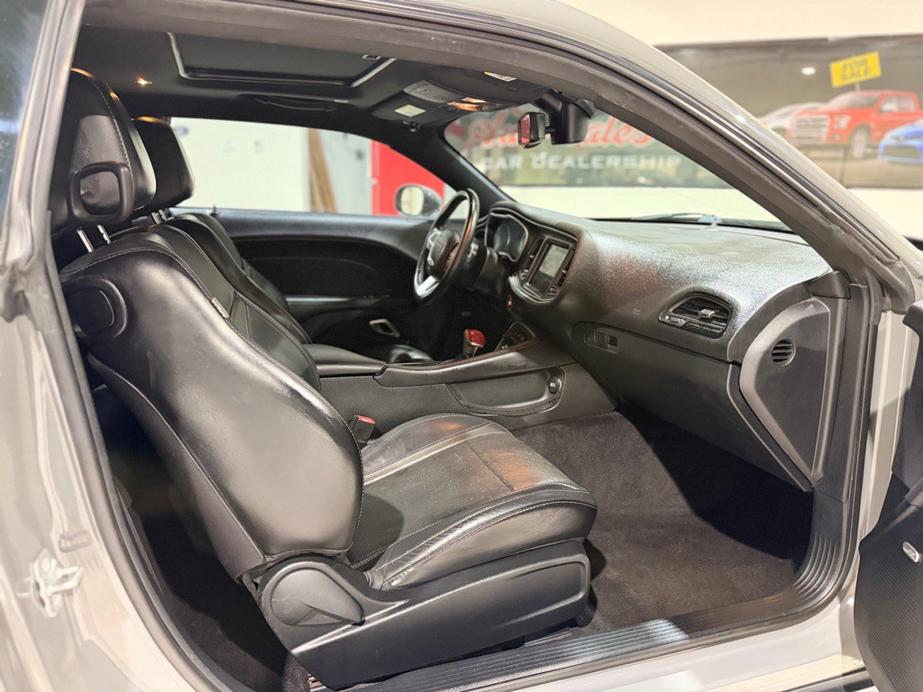 2017 Dodge Challenger Image 12