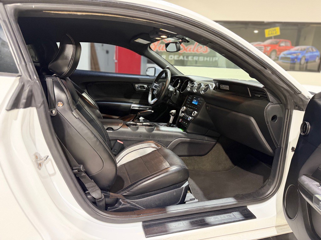 2017 Ford Mustang Image 11