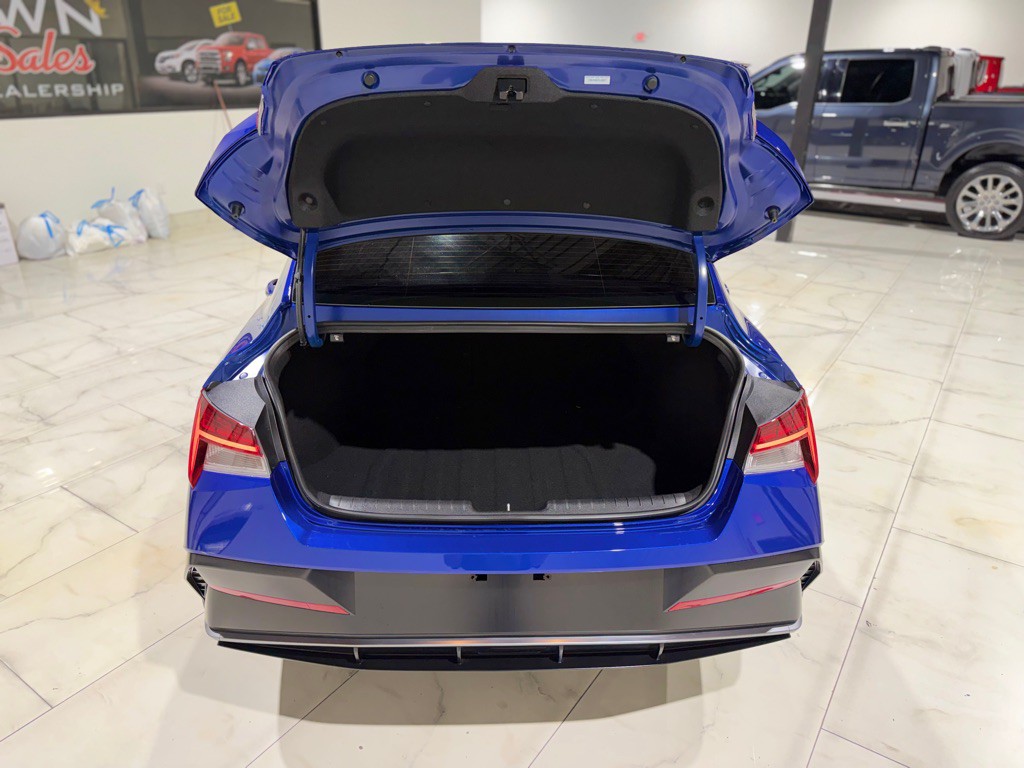 2026 Hyundai Elantra Image 12