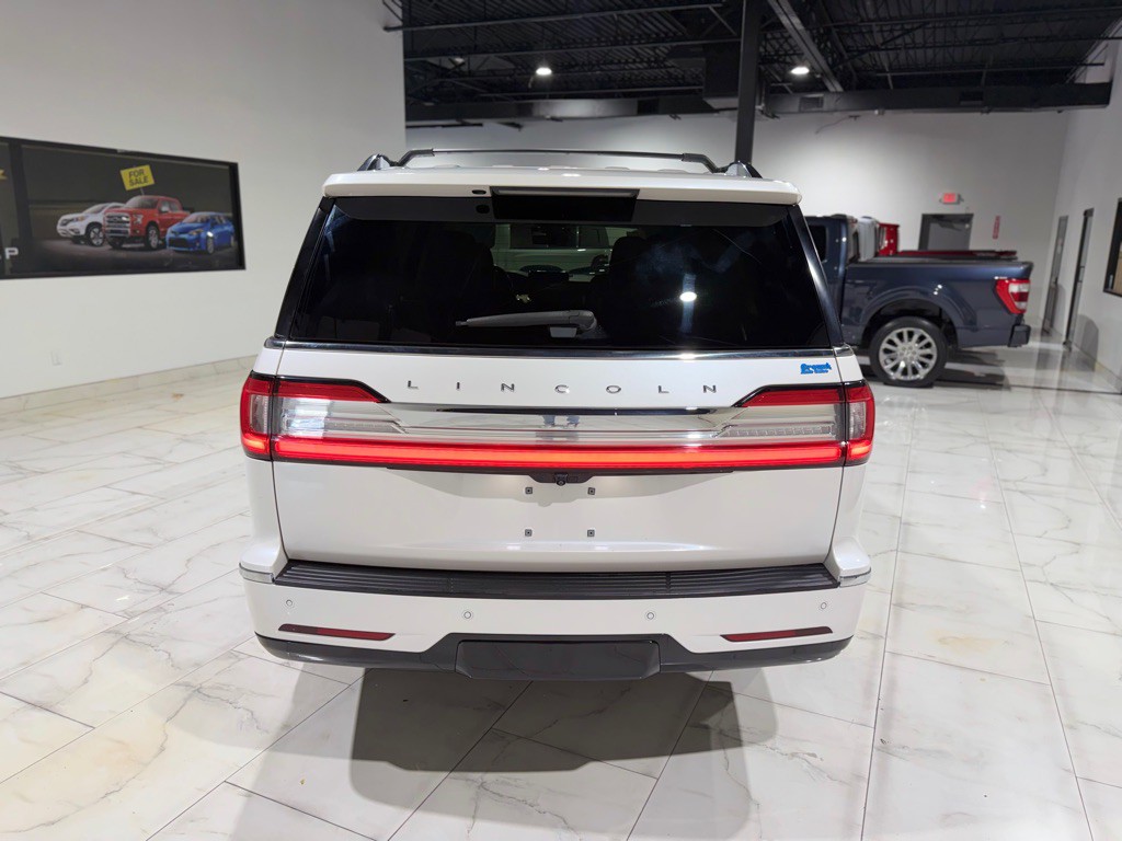 2019 Lincoln Navigator Image 9