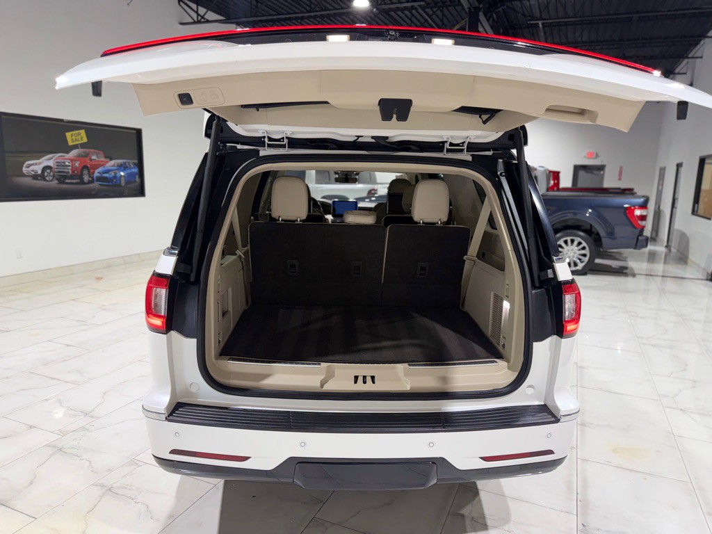 2019 Lincoln Navigator Image 11