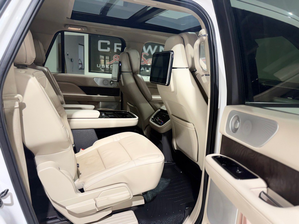 2019 Lincoln Navigator Image 13