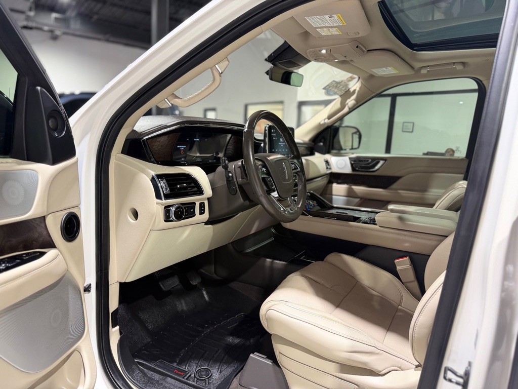2019 Lincoln Navigator Image 15