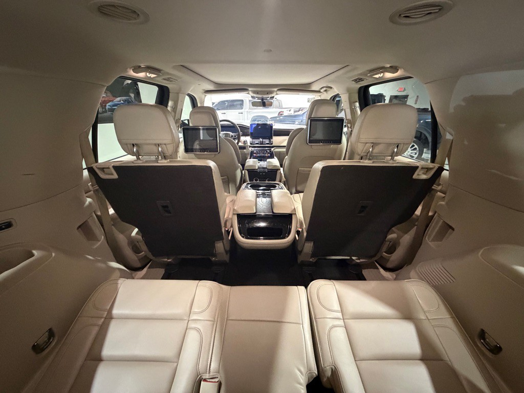 2019 Lincoln Navigator Image 16