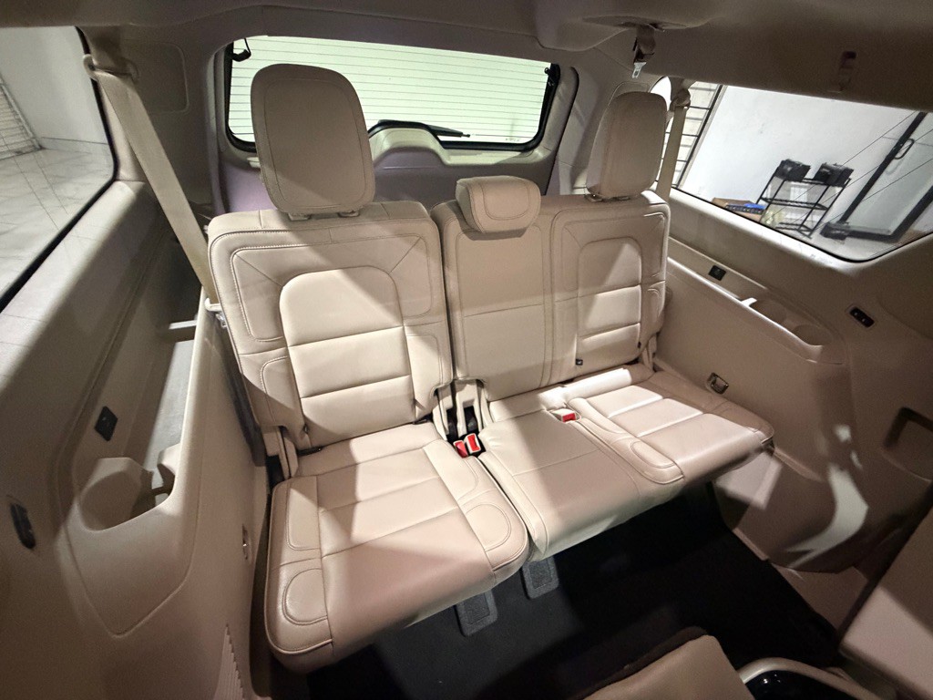 2019 Lincoln Navigator Image 17