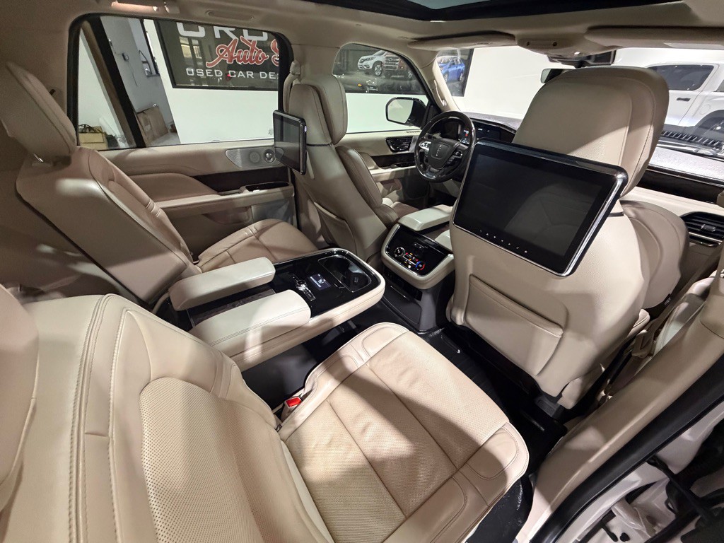 2019 Lincoln Navigator Image 18