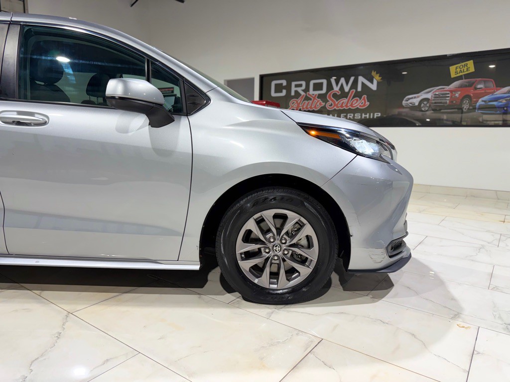 2023 Toyota Sienna Image 5