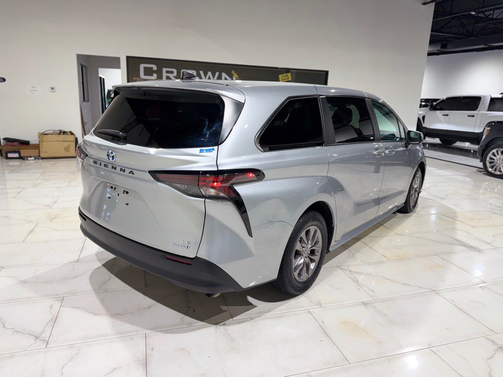 2023 Toyota Sienna Image 8