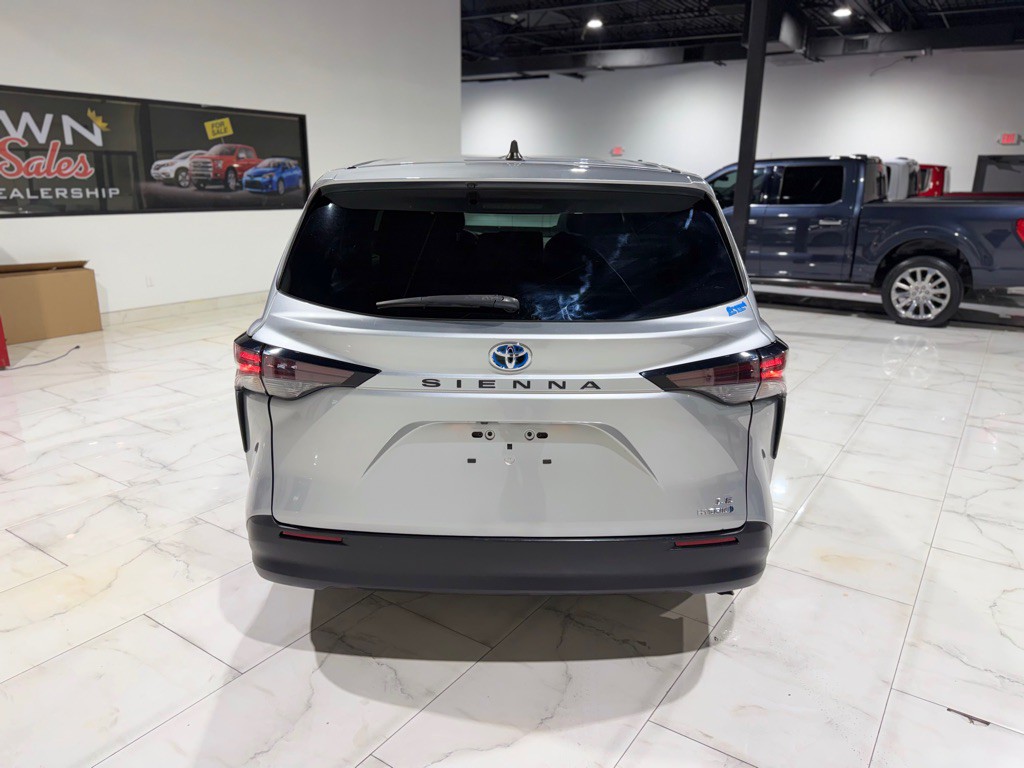2023 Toyota Sienna Image 9
